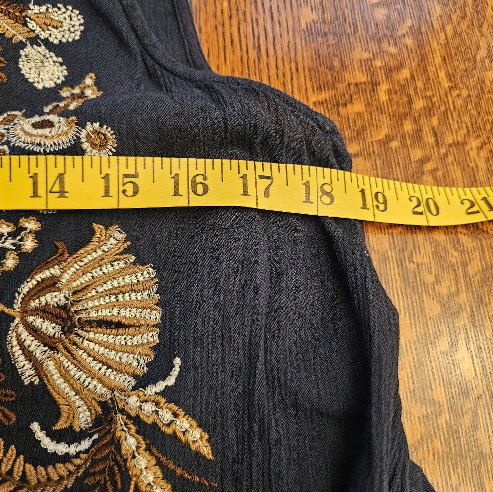 J. Jill Embroidered Navy Blue Sleeveless Top - Picture 9 of 10